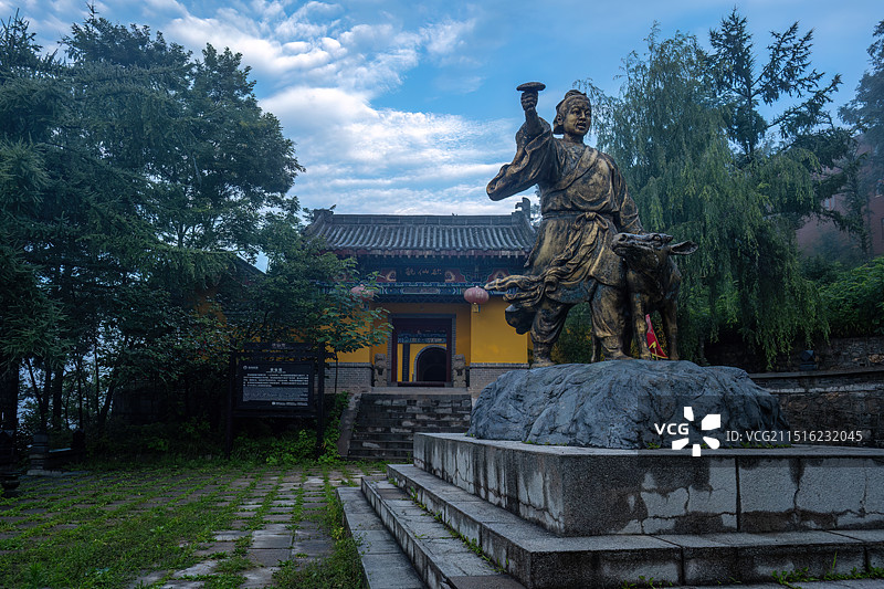 河南省洛阳市栾川县三川镇抱犊寨景区望牛岭欲仙观风光图片素材