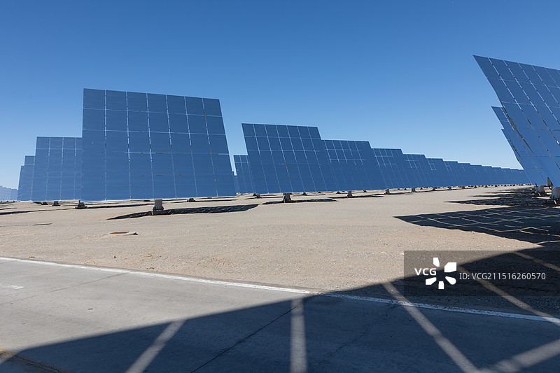 超级镜子发电站敦煌熔盐塔式光热电站图片素材