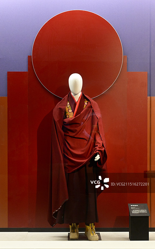 来自雪域的世界文化遗产《布达拉宫》，公元18-19世纪文物，氆氇、丝绸 ——《僧官服饰》图片素材