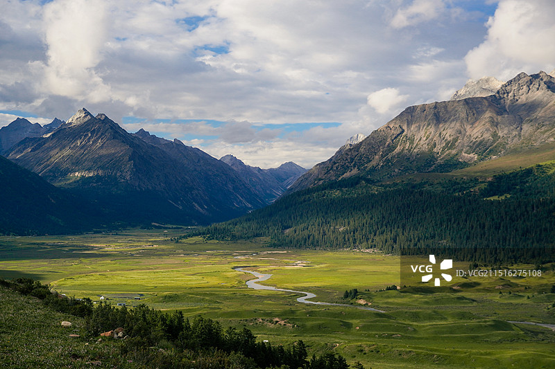 格聂神山图片素材