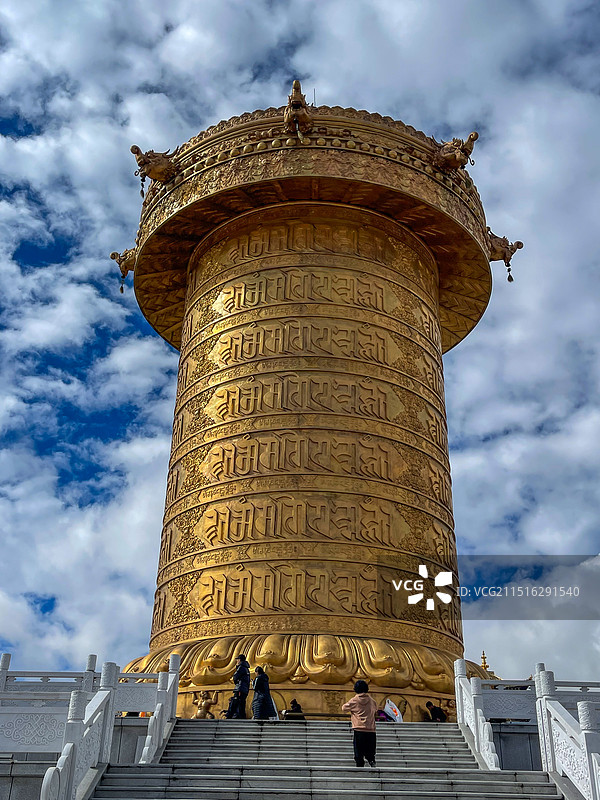 巨型转经筒图片素材