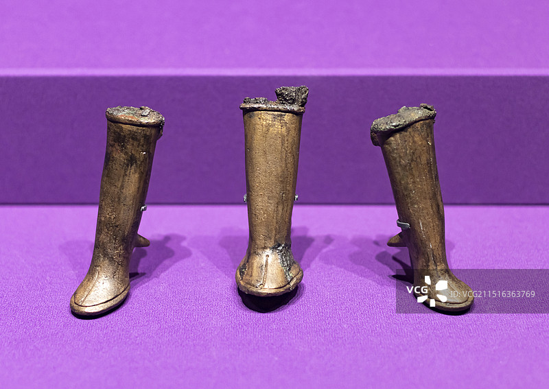 青铜大锅配件 伊拉克尼姆鲁德古城西北宫 公元前900-700年 铜合金、铁 大英博物馆图片素材