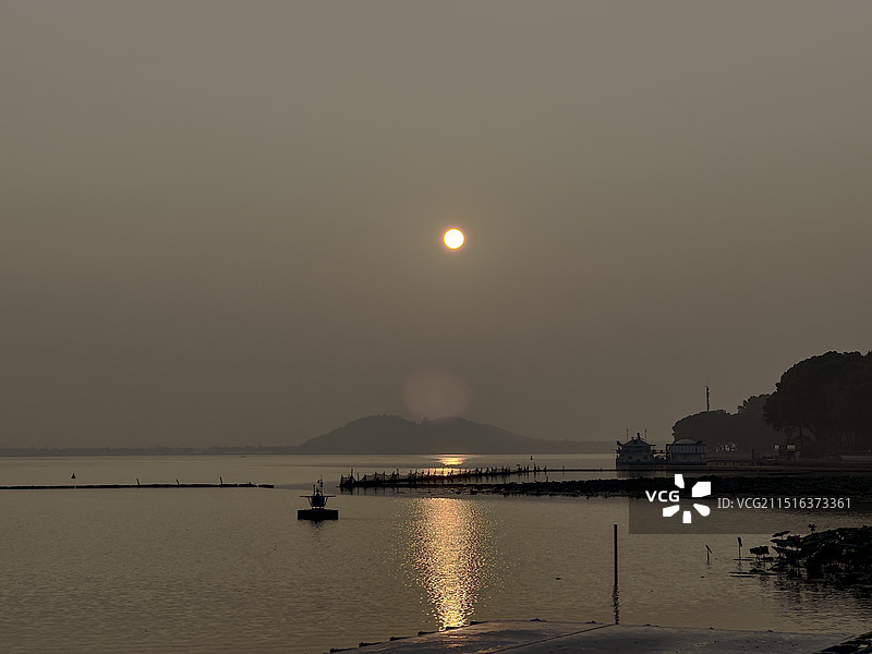 东湖日出图片素材