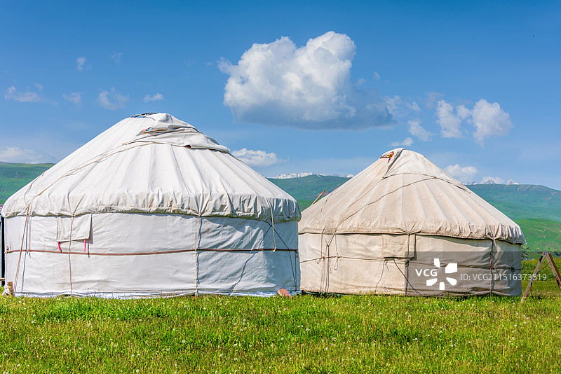 中国新疆伊犁尼勒克唐布拉的蒙古包图片素材