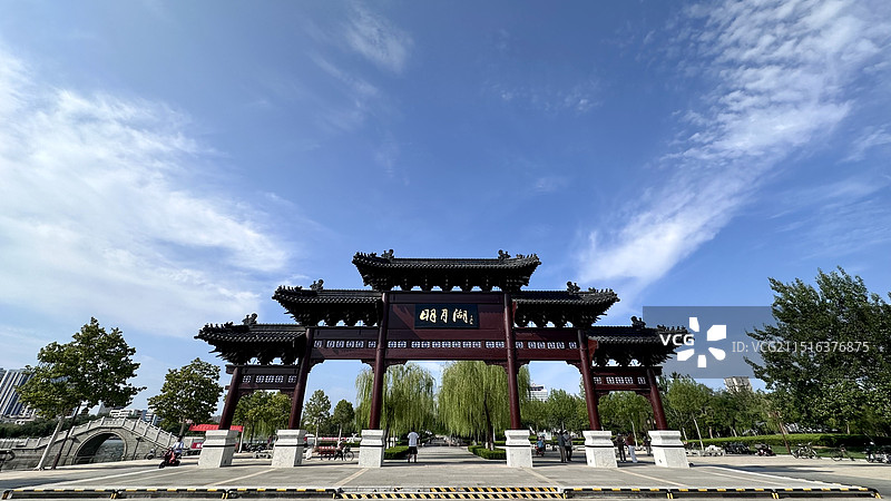 德州市新湖风景区明月湖牌坊图片素材