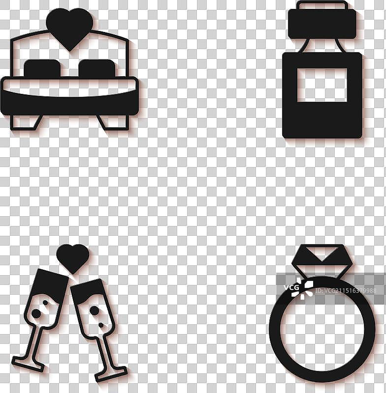 卧室钻石订婚戒指玻璃杯套装图片素材