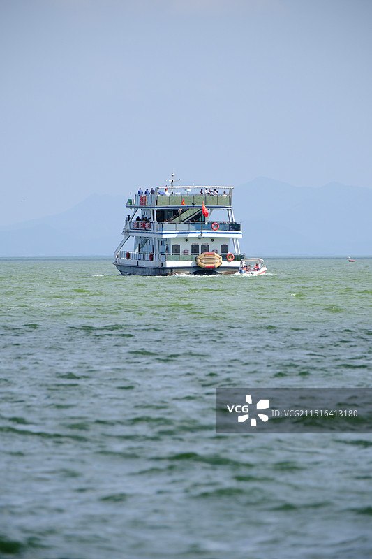 云南昆明滇池邮轮图片素材