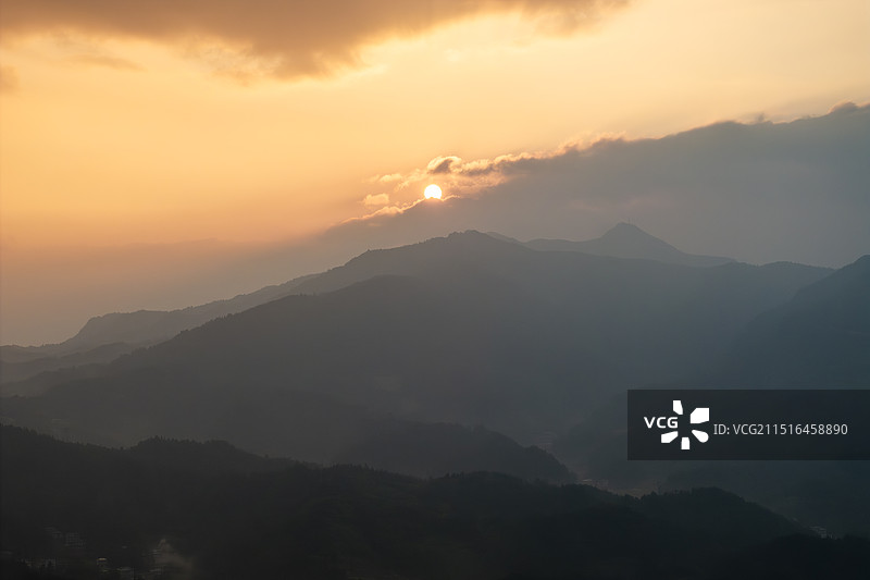 湖北利川晨光里的山脉图片素材