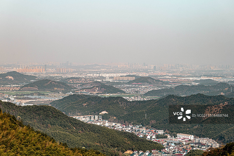 在会稽山兜率天宫俯瞰绍兴城图片素材