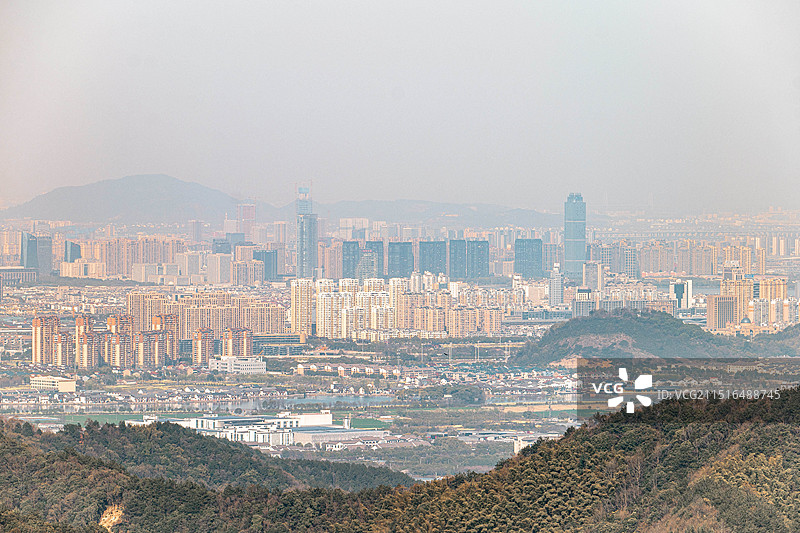 在会稽山兜率天宫俯瞰绍兴城图片素材