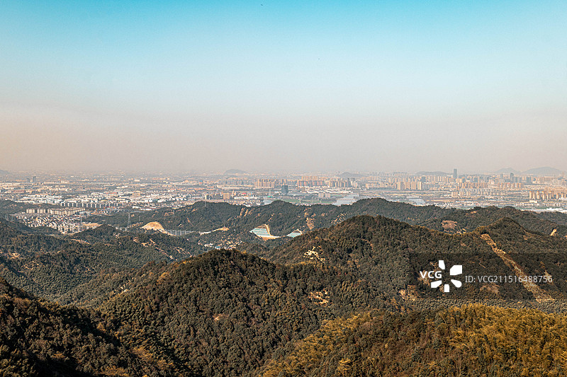 在会稽山兜率天宫俯瞰绍兴城图片素材