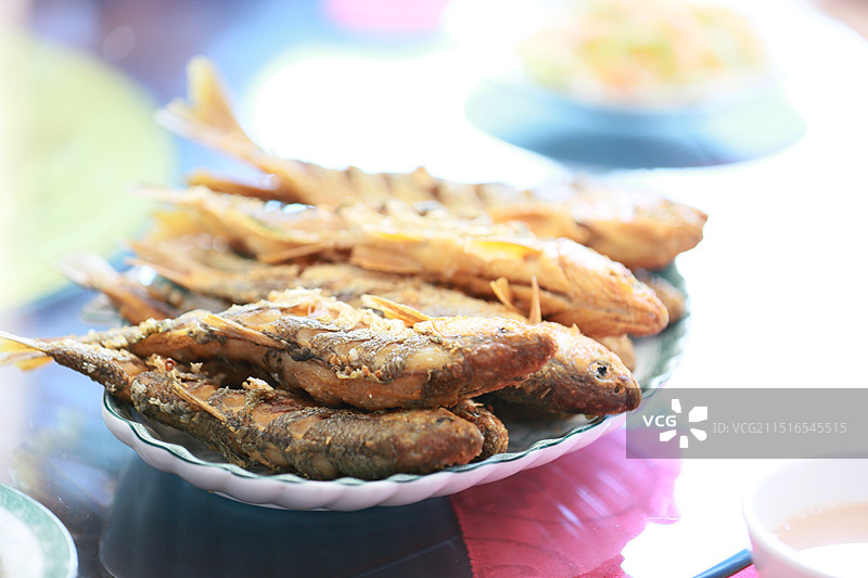 干炸华子鱼图片素材