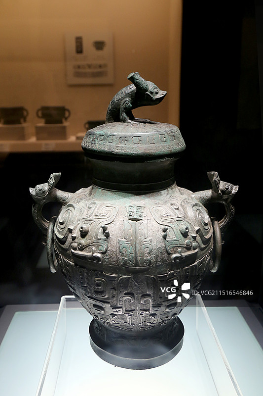 西周 卷体夔纹蟠龙盖罌 中国沈阳辽宁省博物馆图片素材
