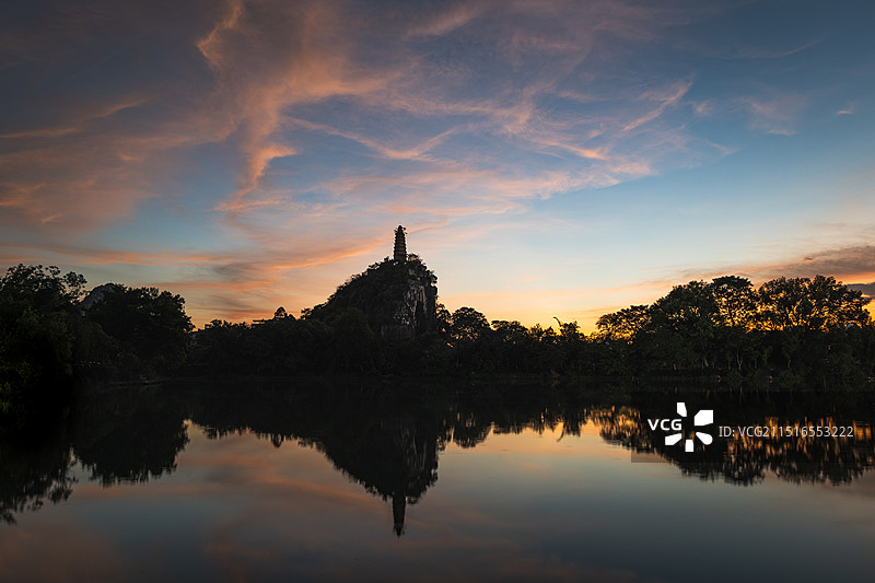 桂林地标风景-塔山倩影图片素材