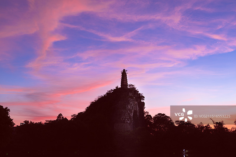 桂林地标风景-塔山倩影图片素材