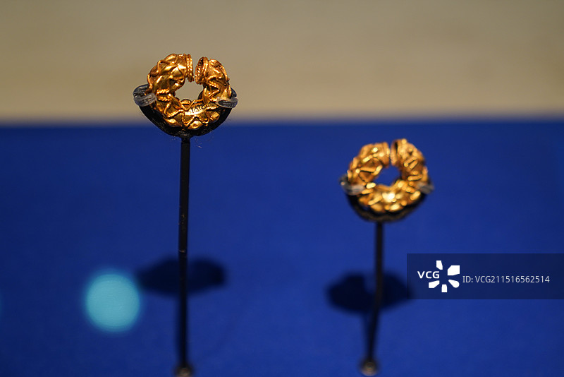 上海博物馆 “古波斯的荣耀——伊朗文物精华展”，萨珊王朝，吉兰省，金耳环图片素材