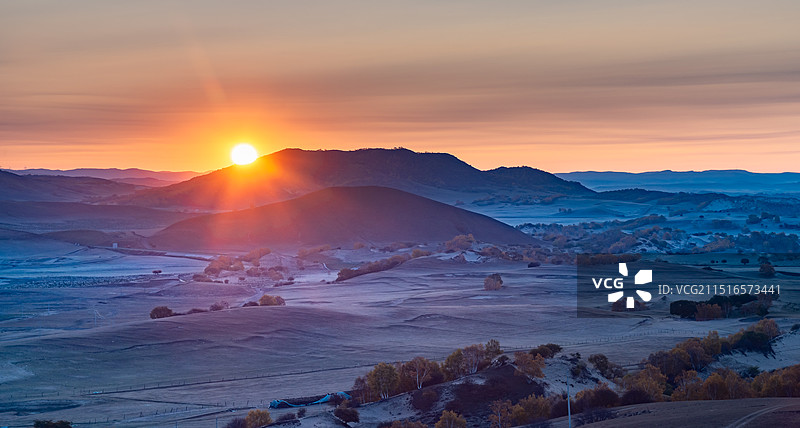 内蒙乌兰布统草原日出图片素材