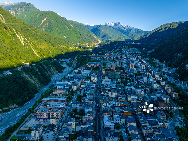 航拍四川甘孜泸定磨西镇风光图片素材