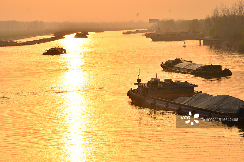 落日余晖下的京杭大运河图片素材
