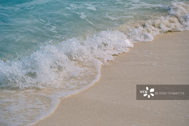 马尔代夫的沙滩海浪图片素材