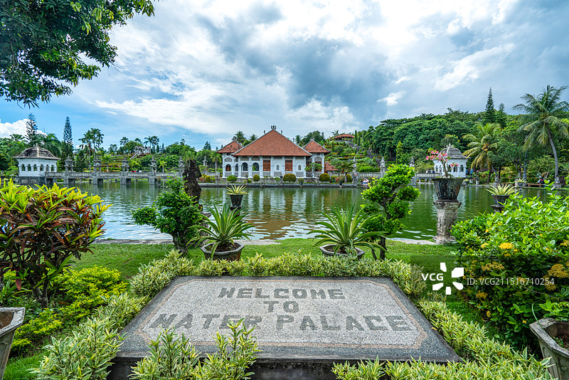印尼巴厘岛最美水上宫殿——乌戎水皇宫风光图片素材