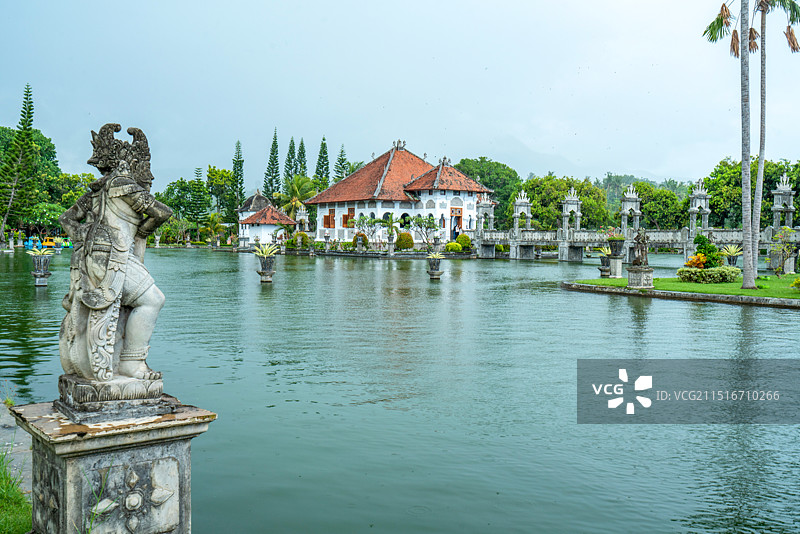 印尼巴厘岛最美水上宫殿——乌戎水皇宫风光图片素材