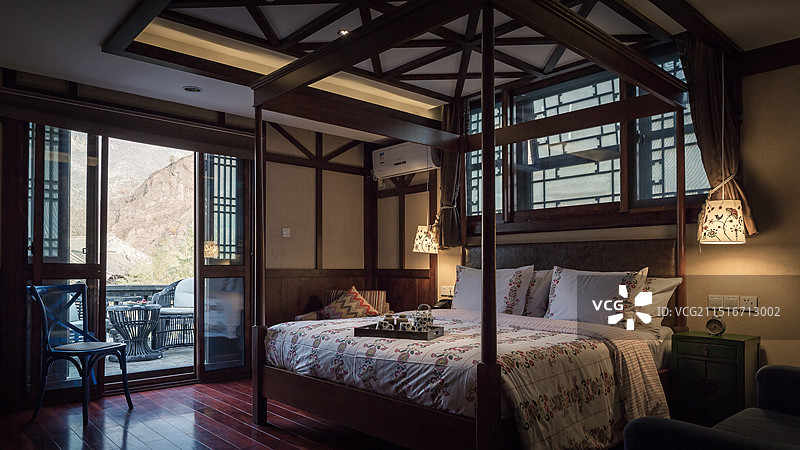 传统的北方土炕，四合院民居的室内空间图片素材