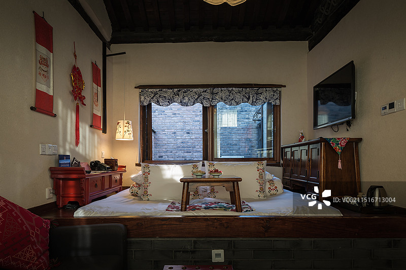传统的北方土炕，四合院民居的室内空间图片素材