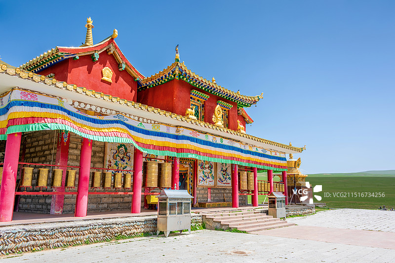中国新疆巴音郭楞巴音布鲁克天鹅湖景区巴润寺图片素材