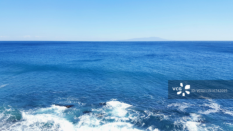 日本静冈县东伊豆町，从伊豆半岛眺望大岛图片素材