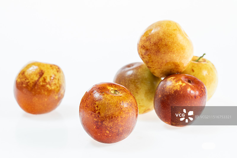 白色背景上的渭南大荔县冬枣图片素材