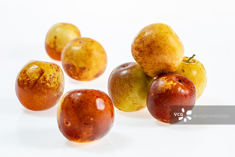 白色背景上的渭南大荔县冬枣图片素材