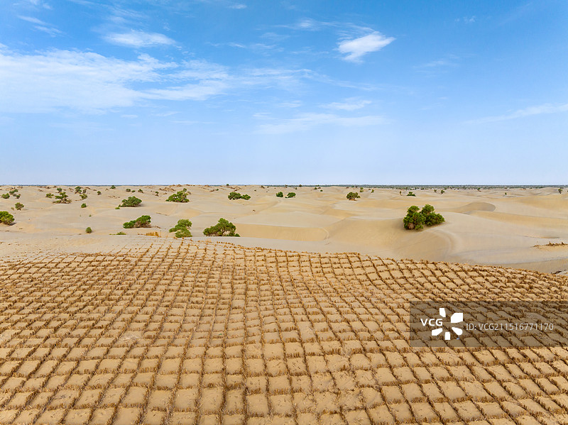 航拍新疆南疆塔克拉玛干沙漠图片素材