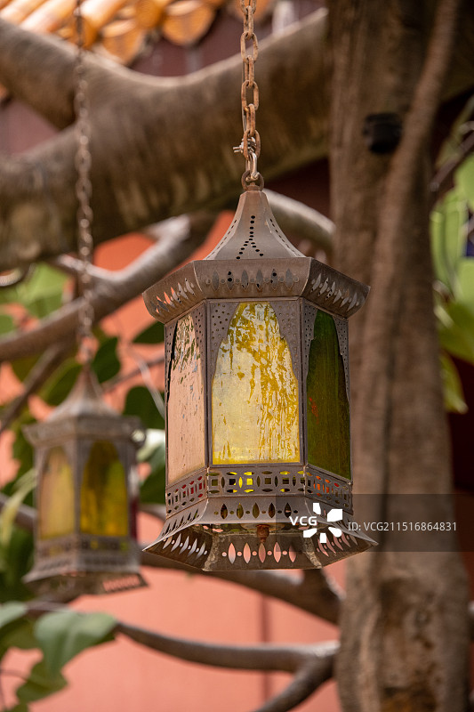 香港离岛区大屿山昂坪市集铁灯笼图片素材