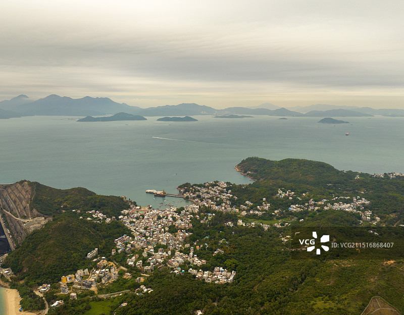 香港离岛区南丫岛远望长洲岛图片素材