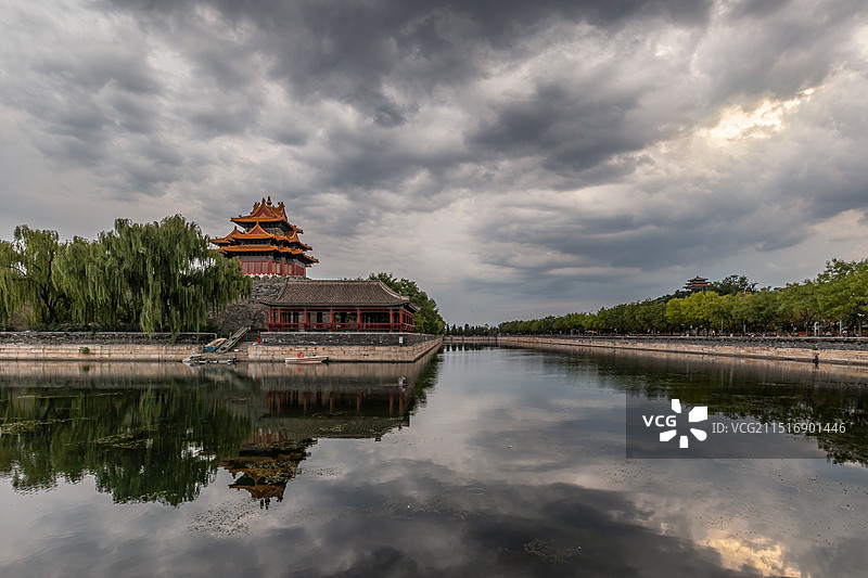 北京故宫角楼万春亭护城河古建筑云图片素材