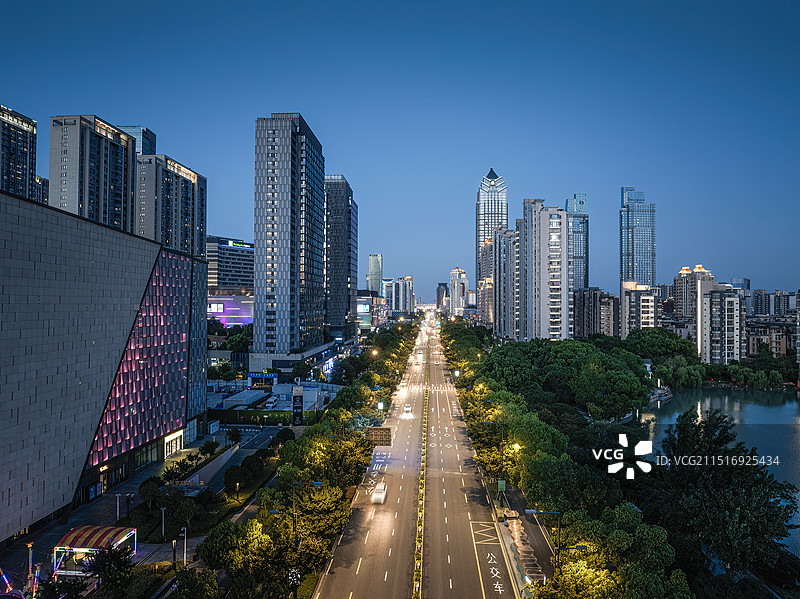 航拍江苏苏州新区狮山路城市天际线夜景图片素材