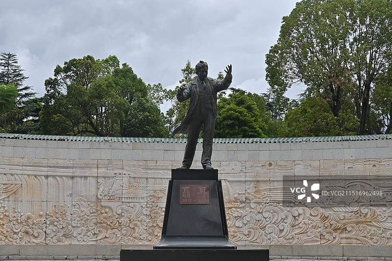 国歌作曲者聂耳的雕像，拍摄于聂耳的故乡云南省玉溪市红塔区聂耳公园图片素材