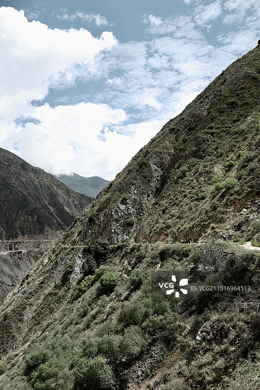雨崩尼农峡谷图片素材