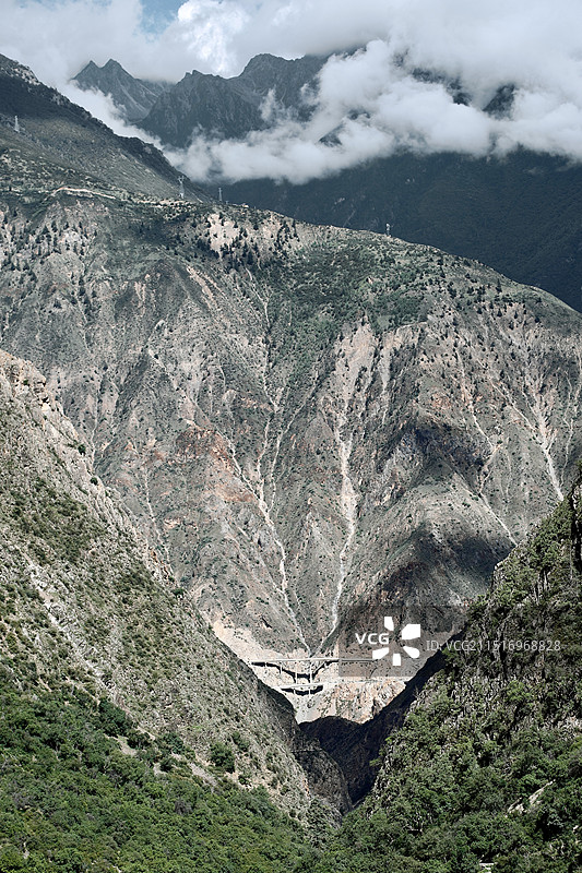 云南德钦，雨崩尼农峡谷图片素材