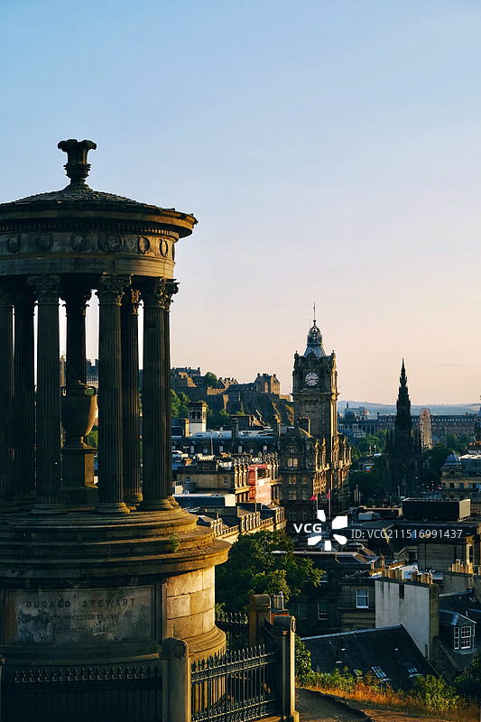夕阳下英国爱丁堡卡尔顿山上的国家纪念碑National Monument of Scotland图片素材