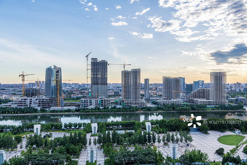 城市副中心运河商务区启动区在建绿地复地办公楼地铁通运门站高视角俯瞰图图片素材