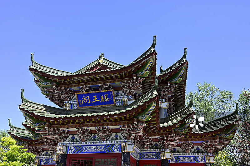 蓝天下的著名旅游景点古代建筑——滕王阁（天津市武清区“绿博园”仿制）图片素材