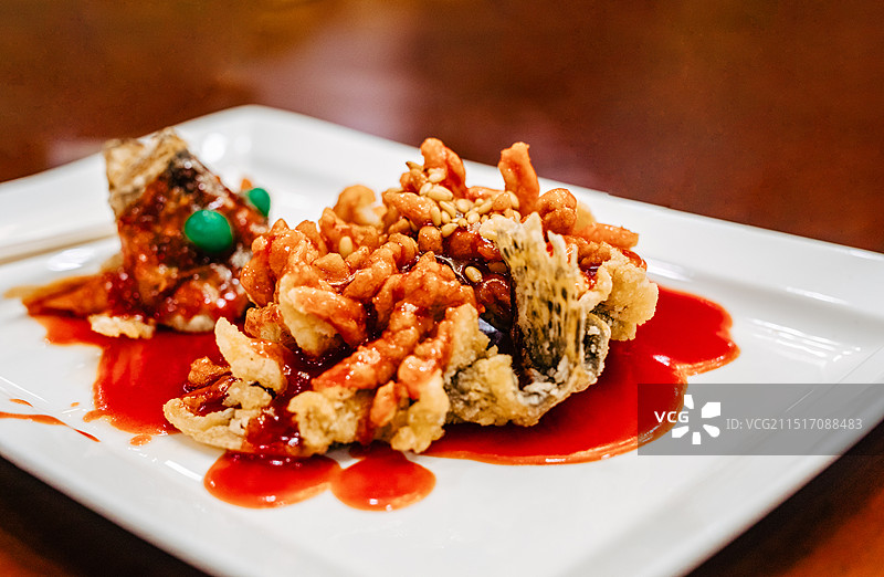 江苏苏州老字号餐厅松鹤楼招牌特色菜，松鼠桂鱼图片素材