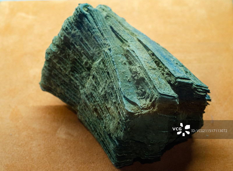 锈蚀到一起一堆青铜刀币图片素材