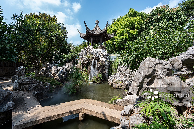 南京愚园内小沧浪亭瀑布图片素材