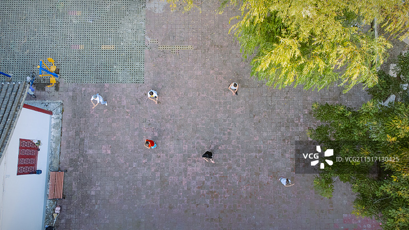 襄阳荟园，市民在晨练图片素材