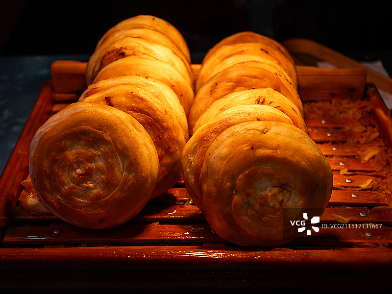 扬州国家历史文化街区东关街上新开的宫廷香酥牛肉饼店图片素材