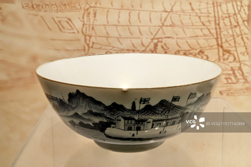 清乾隆款珐琅蓝彩十三行通景画碗；虎门鸦片战争博物馆藏图片素材