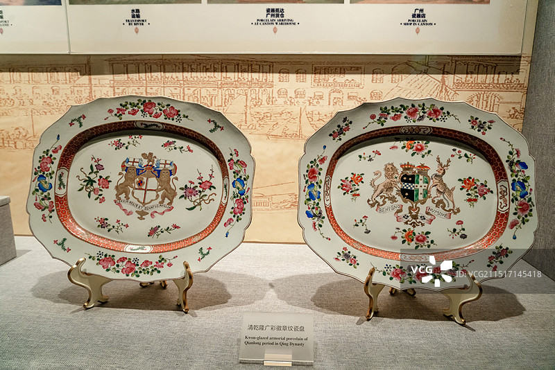 清乾隆广彩徽章纹瓷盘；虎门鸦片战争博物馆藏图片素材